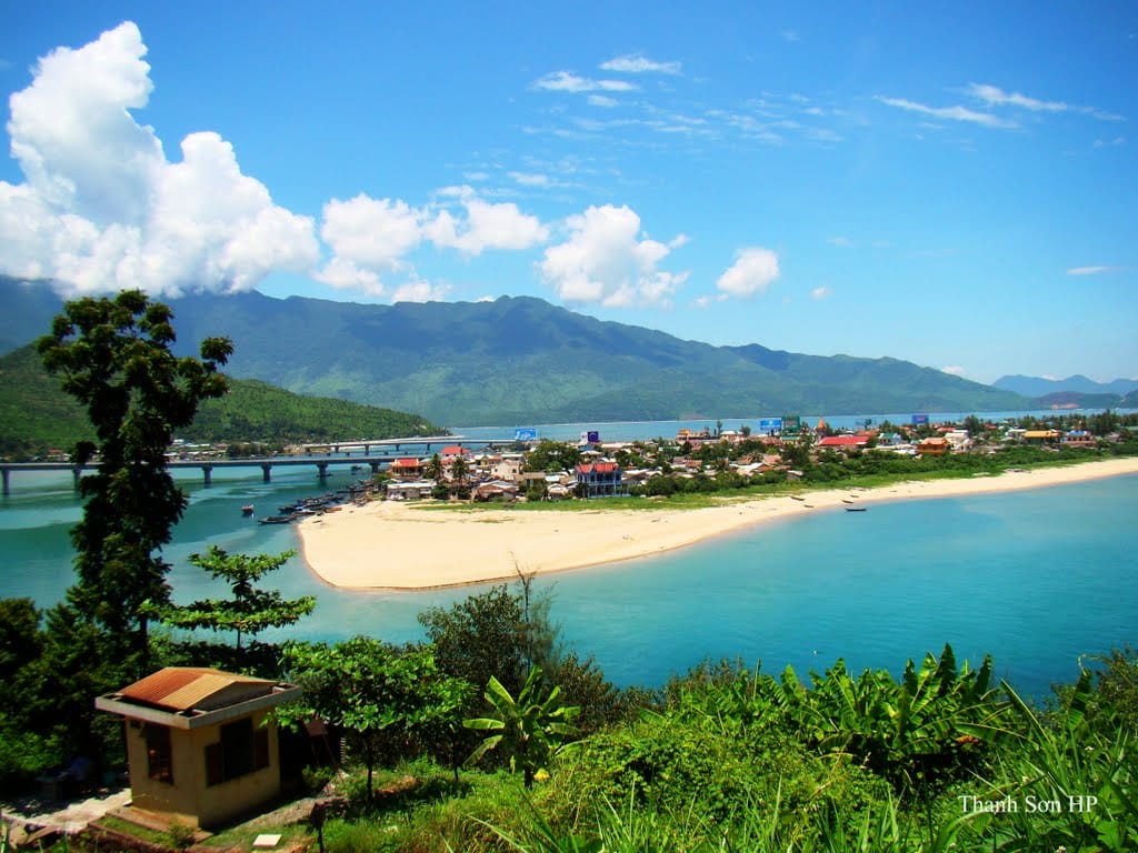 Hue to Hoi An by Bus - Group Tour